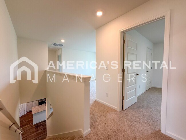 Building Photo - Gorgeous New Construction 5 Bed / 3 Bath H...