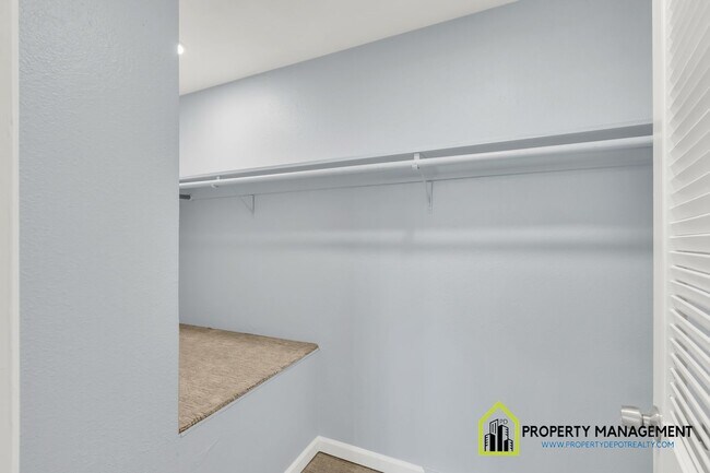 Building Photo - Inviting 3-Bedroom, 2-Bathroom Residence w...