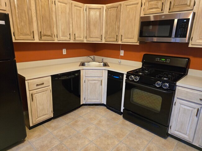 Building Photo - 289 English Pl