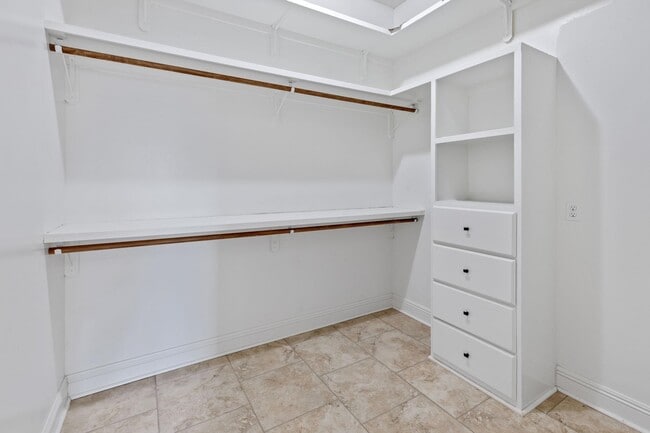 Building Photo - 5831 Weeping Willow Dr