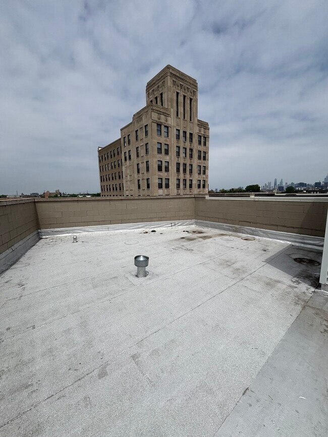 Building Photo - 2413 W Madison St