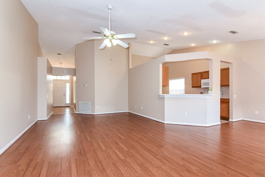 Building Photo - 12614 Midpointe Dr