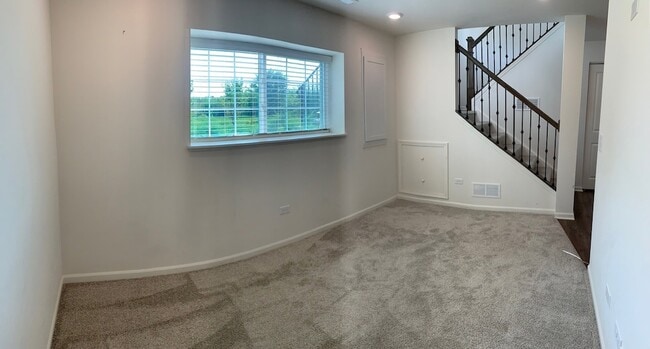 Building Photo - 285 Lakeshore Dr