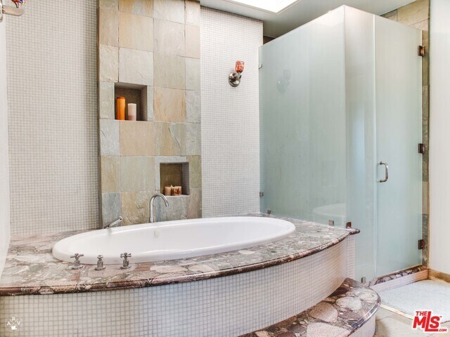 Building Photo - 9033 Cresta Dr