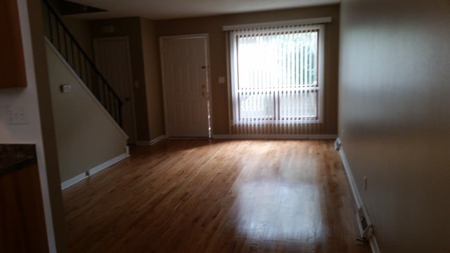 Living Room - Sutton Court Townhomes