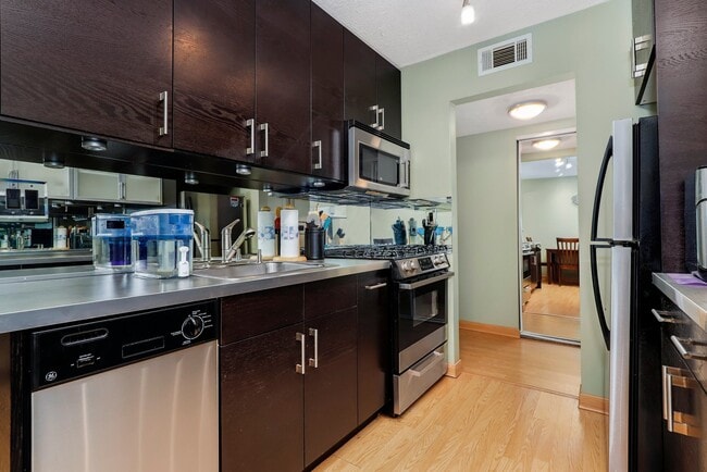 Building Photo - 5101 Carriage Way Dr