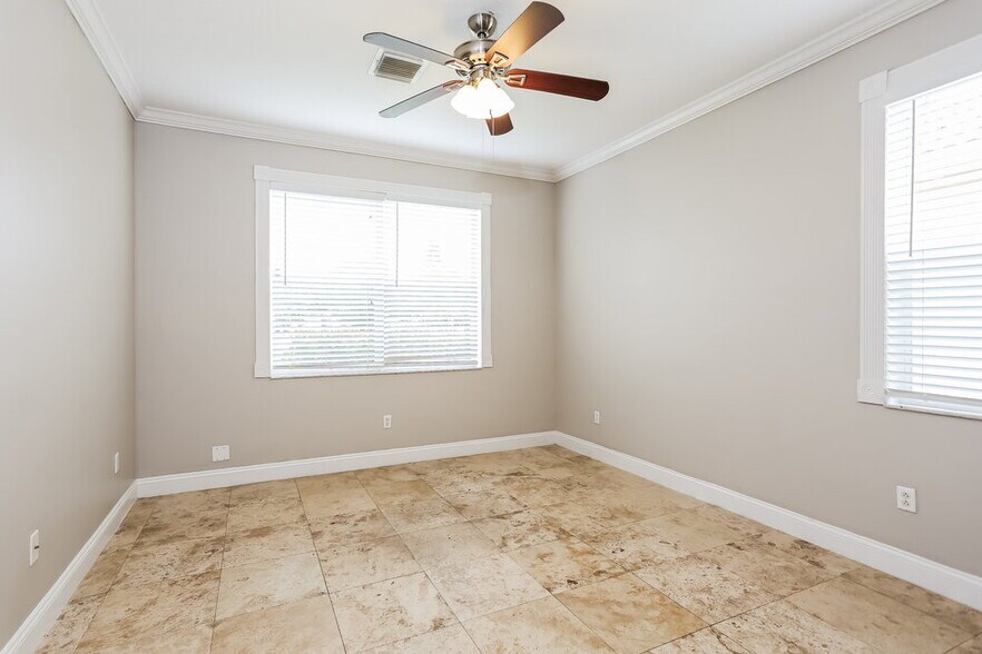 Building Photo - 141 Seminole Lakes Dr