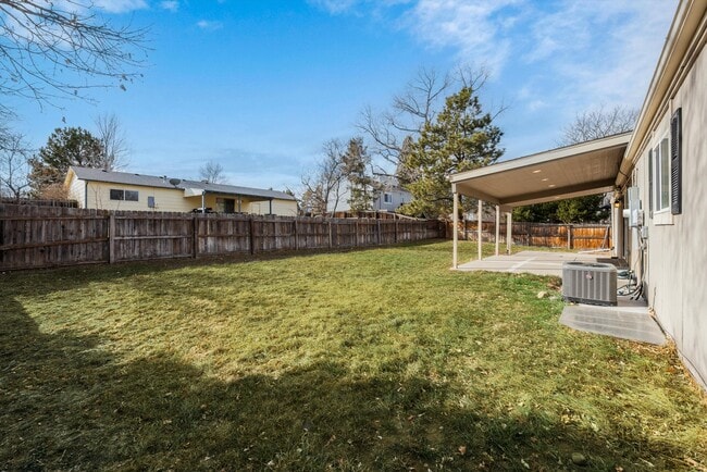 Building Photo - 5025 E Weaver Ave