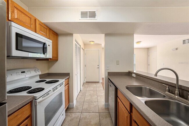Building Photo - 455 Alt 19