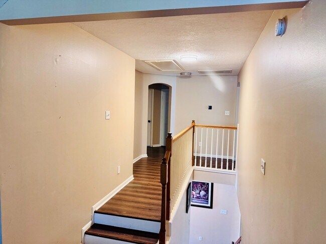 Building Photo - 3318 Ridgepoint Ct