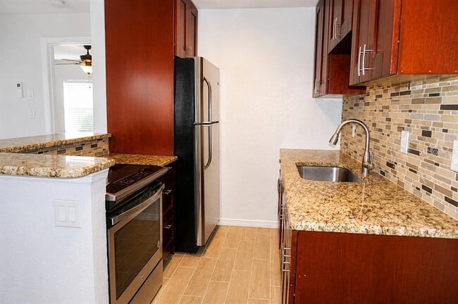 Building Photo - 14026 E Parsley Dr