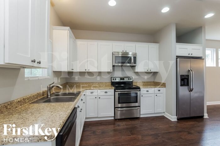 Building Photo - 713 Walnut Crossing Dr