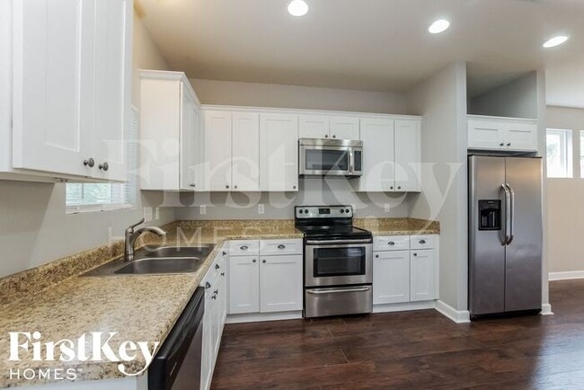 Building Photo - 713 Walnut Crossing Dr