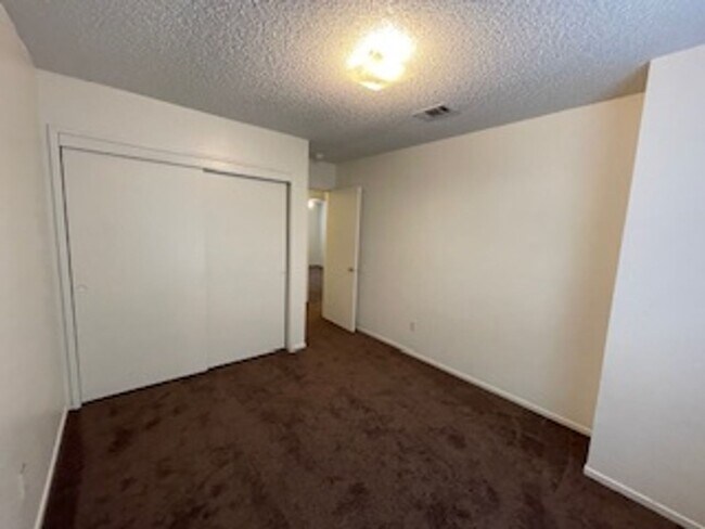Building Photo - 4422 White Ln