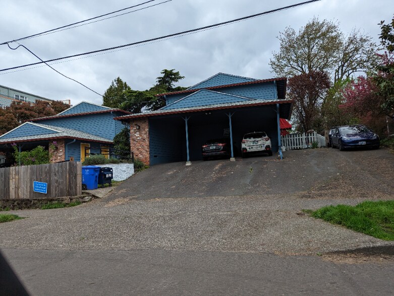 Building Photo - 2536 SE 29th Ave
