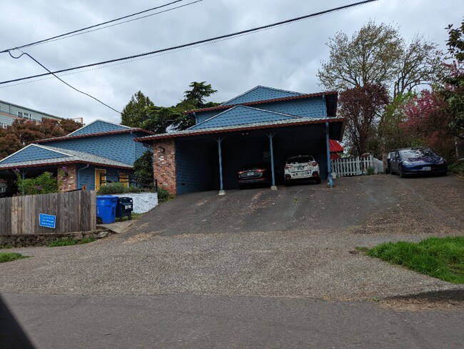 Building Photo - 2536 SE 29th Ave