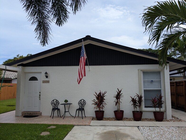 Front of House - 2490 NE 184th St
