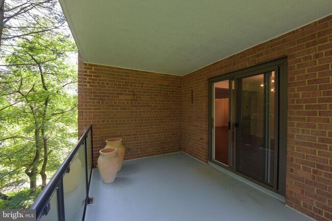 Building Photo - 4201 Cathedral Ave NW
