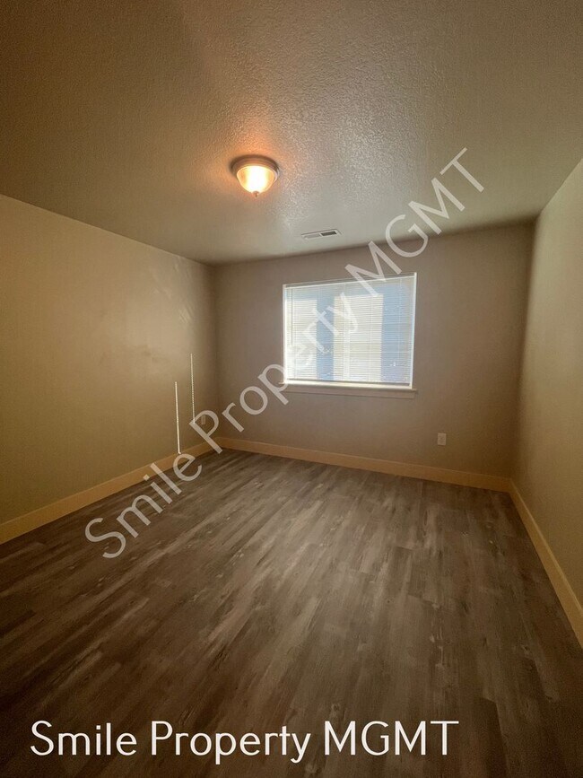 Building Photo - 5938 SE 136th Ave