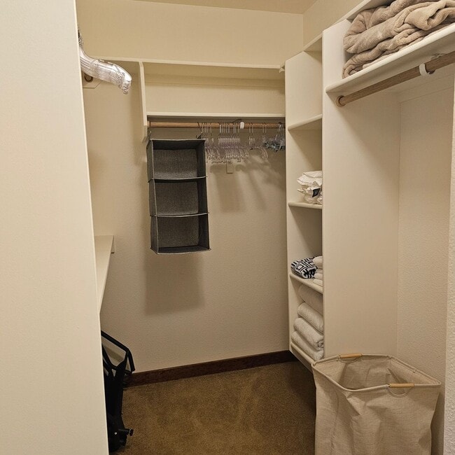 Building Photo - Gorgeous fully furnished home in downtown Eagle!