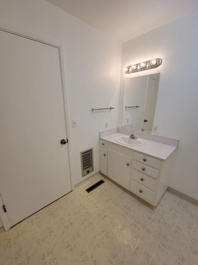Building Photo - 426 Stanmar Dr