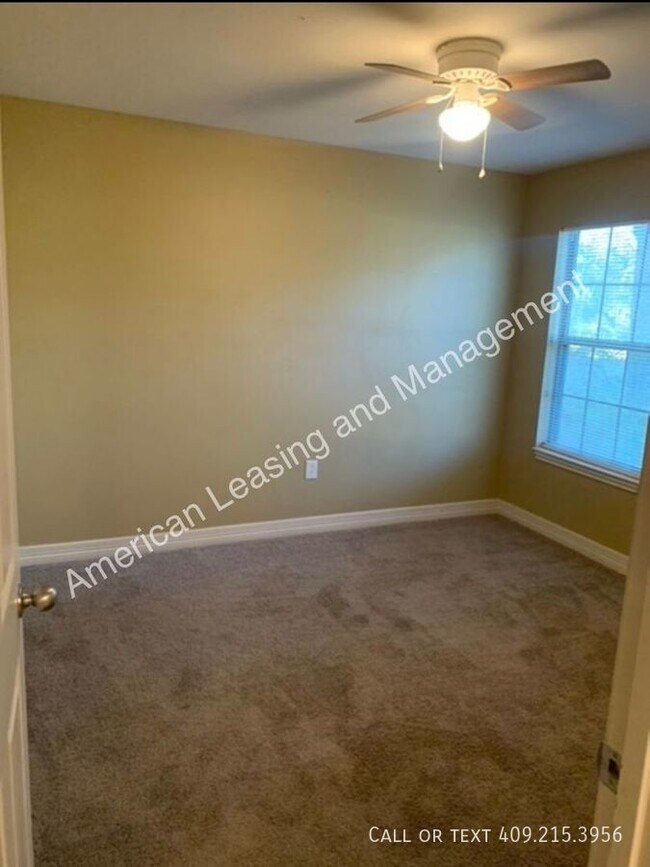 Building Photo - Move-In Special! $500 off 1st Month's Rent...