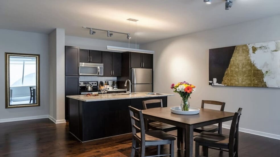 Building Photo - 411 N Akard St