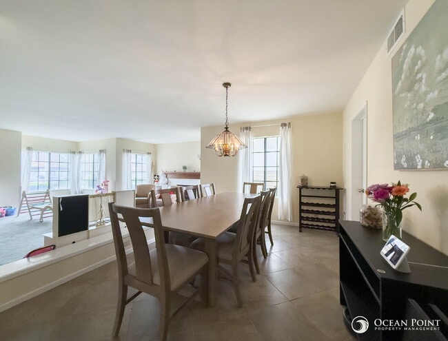 Building Photo - Large Four Bedroom Home for Rent in Moorpark!