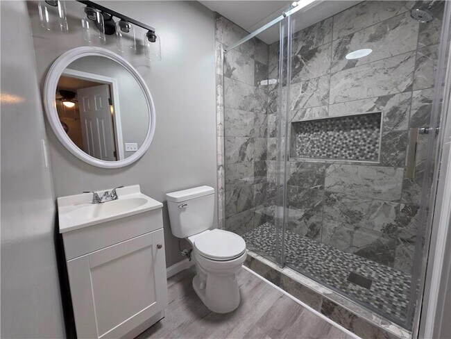 Building Photo - 3066 Bay Crescent Drive Unit