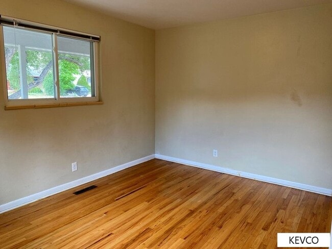 Building Photo - Ranch-Style Home in Campus West