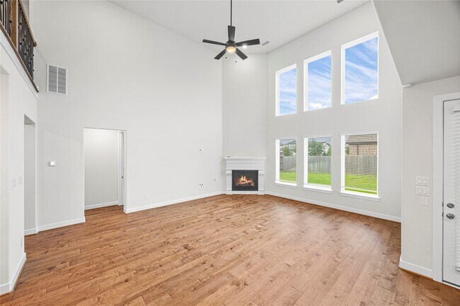 Building Photo - 4627 Clear Creek Dr