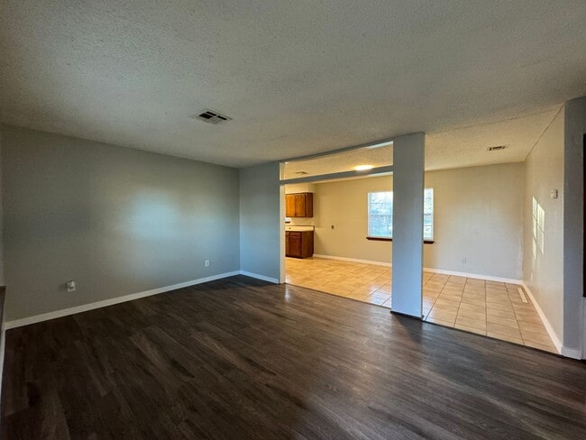 Building Photo - Charming home in North Edmond + 2 bedrooms