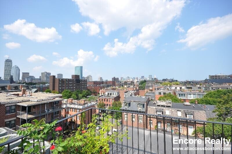 Building Photo - 654 Massachusetts Ave