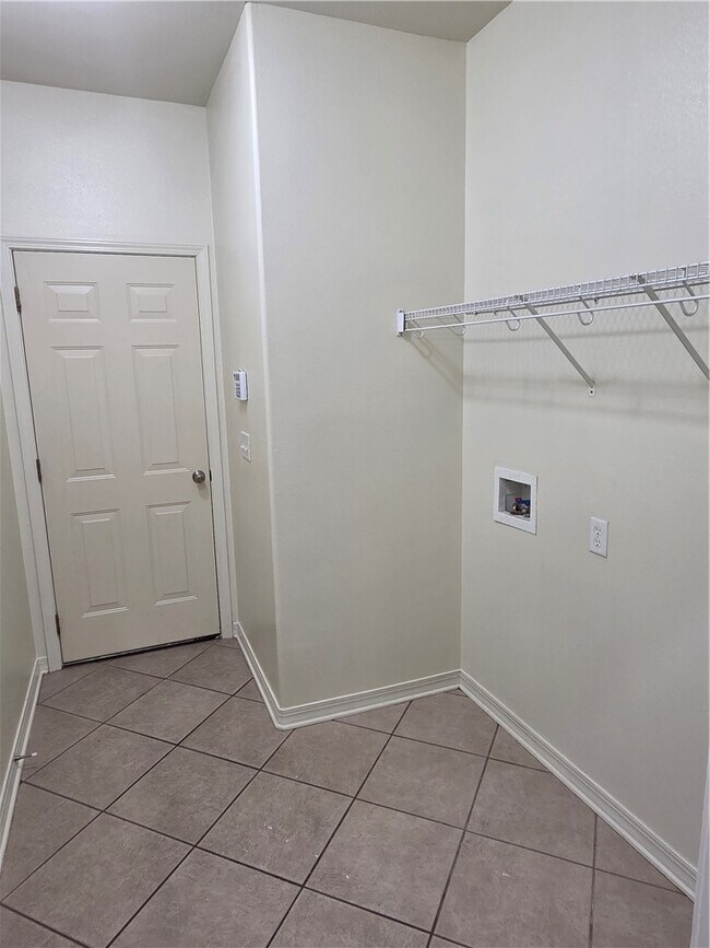 Building Photo - 3219 W Thornebrook St