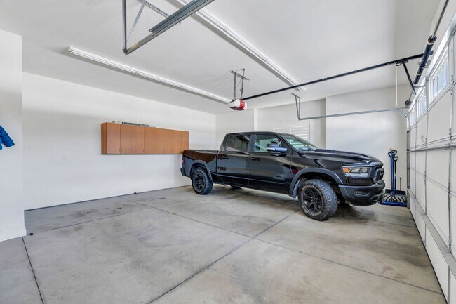 Building Photo - 2872 N Sorrel Dr