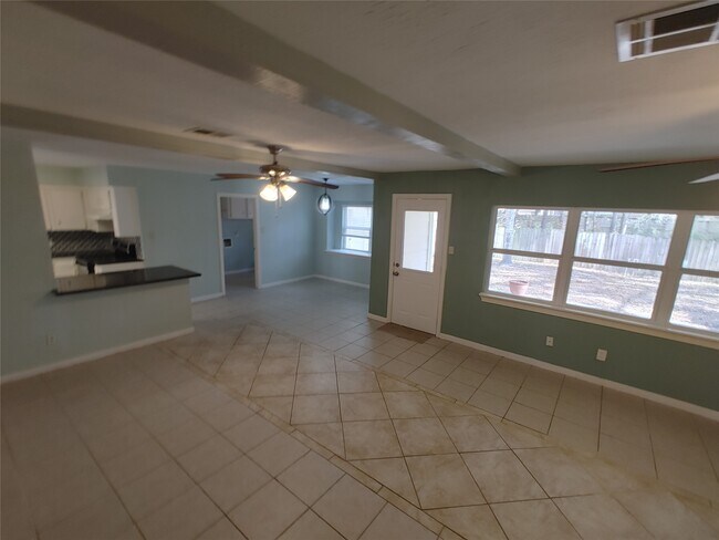 Building Photo - 633 Mosswood Dr