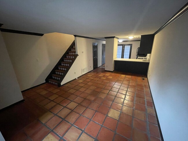 Building Photo - AVAILABLE FOR IMMEDIATE MOVE IN!