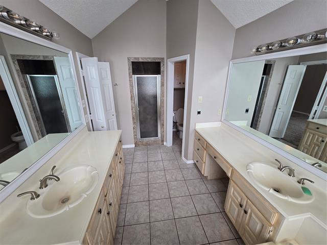 Building Photo - 2609 Classic Ct E
