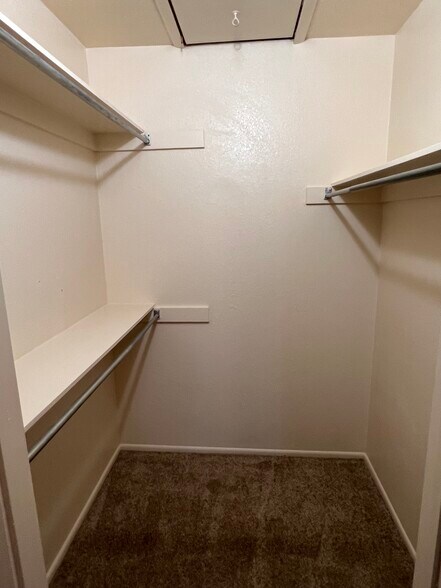 Building Photo - 807 W Nopal Pl