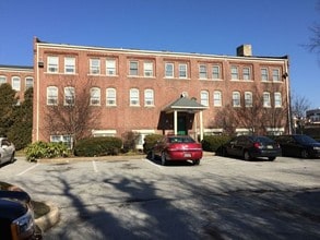 Building Photo - Meeting House Village Apartments