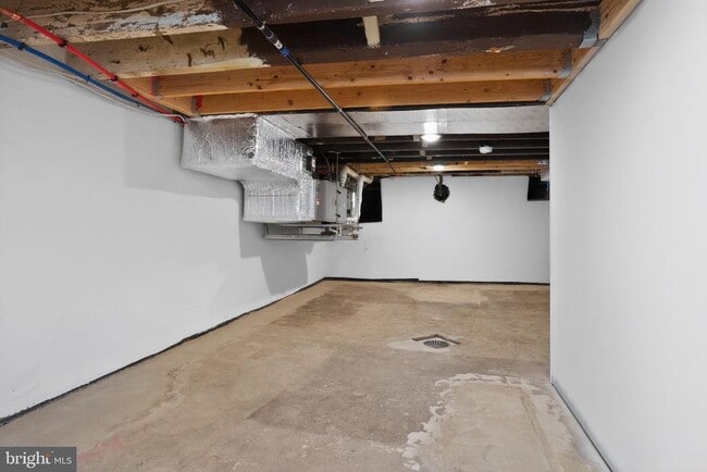 Building Photo - 344 Grove St