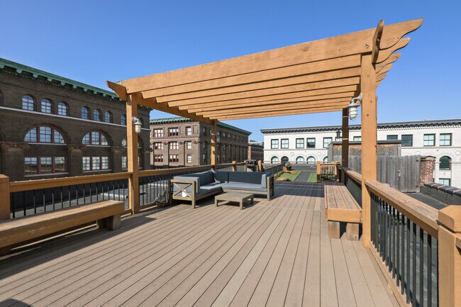 Building Photo - 308 W 8th St