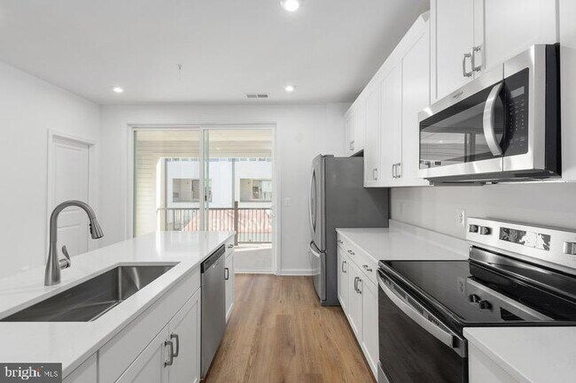Building Photo - 2534 Neabsco Common Pl