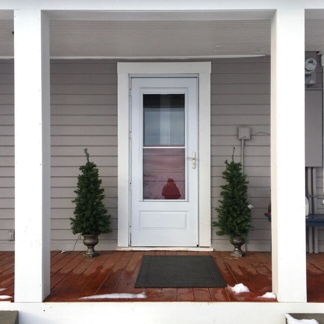 Building Photo - Stunning Remodeled Juliaetta Farm House