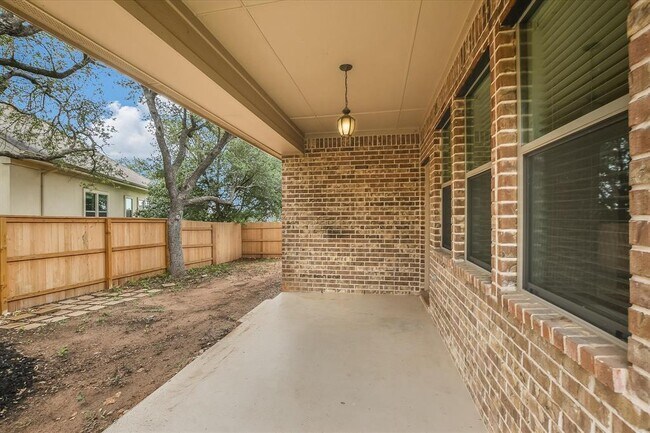 Building Photo - 2213 Lookout Range Dr