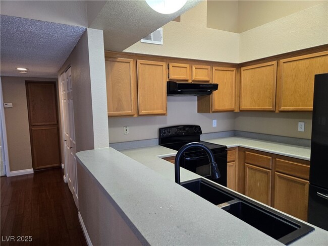Building Photo - 1575 W Warm Springs Rd