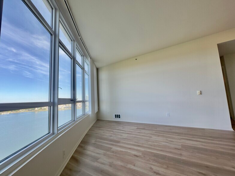 Building Photo - 1 Lakeside Dr