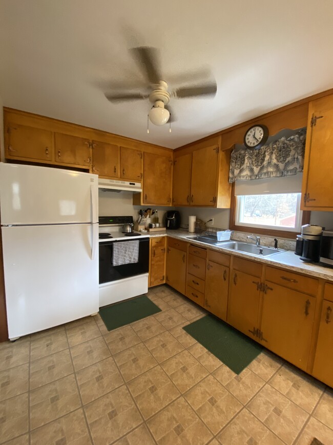 Kitchen - 1130 Blue Hills Ave