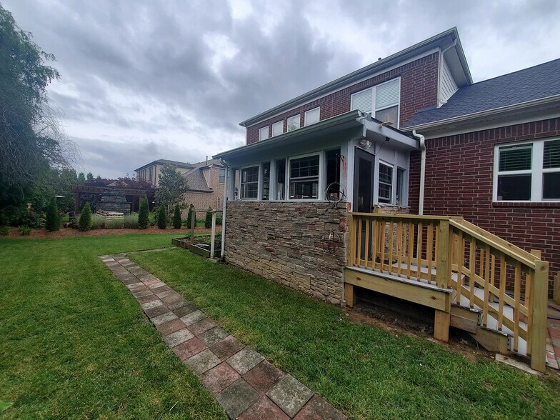 Building Photo - 1530 Bledsoe Ln
