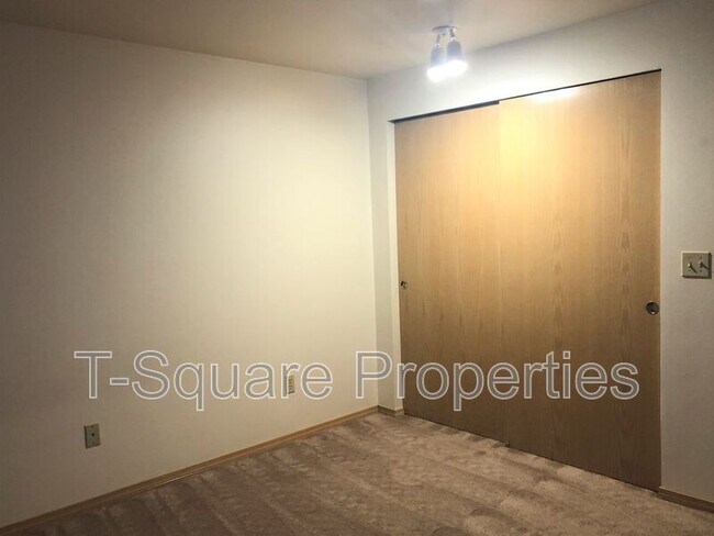 Building Photo - 5203 63rd Dr NE